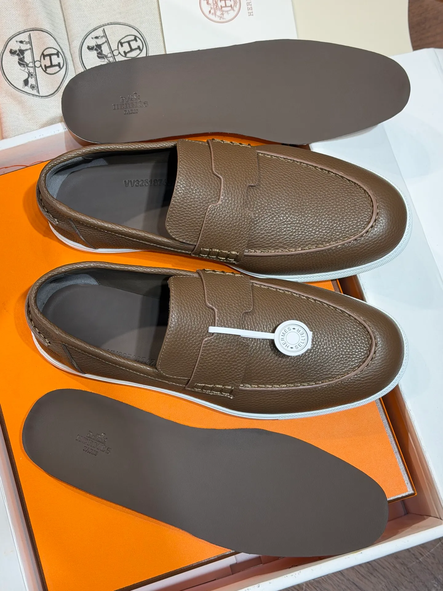【HERMES】Top P:800💰-Size: 39-44 (38.45. Customized) H Home Freesstyle Men's Loafers Calfskin and Epsom Heritage calfskin high-top sports shoes, the soles are decorated with saddle stud buckle patterns, creating a modern urban style. Imported cowhide + cowhide lining + customized TPU outsole.